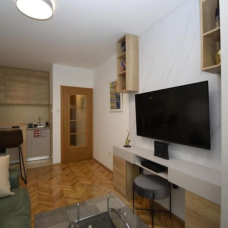 Studio Apartment Art Zone พอดโกริกา ภายนอก รูปภาพ