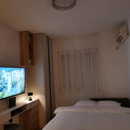 Studio Apartment Art Zone พอดโกริกา ภายนอก รูปภาพ