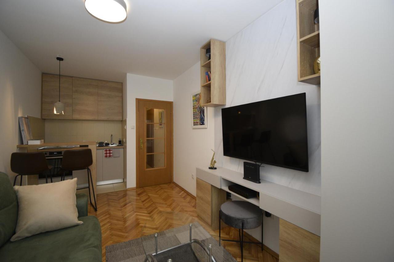 Studio Apartment Art Zone พอดโกริกา ภายนอก รูปภาพ