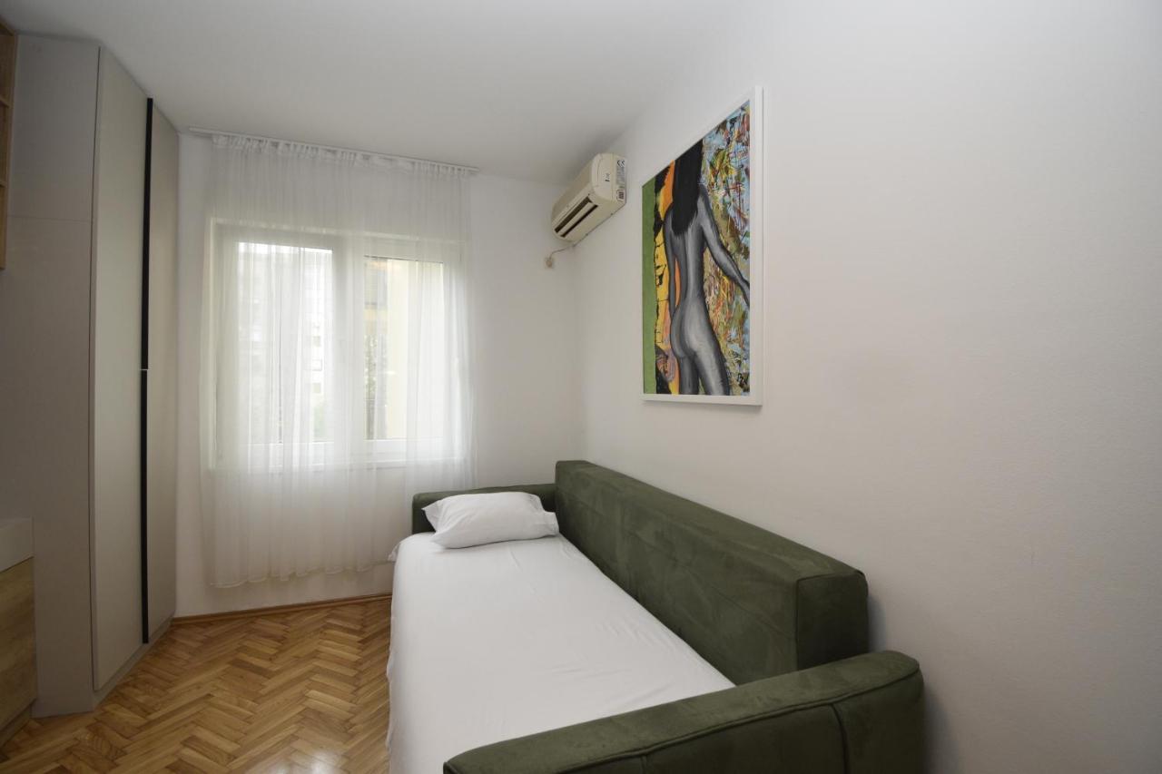 Studio Apartment Art Zone พอดโกริกา ภายนอก รูปภาพ