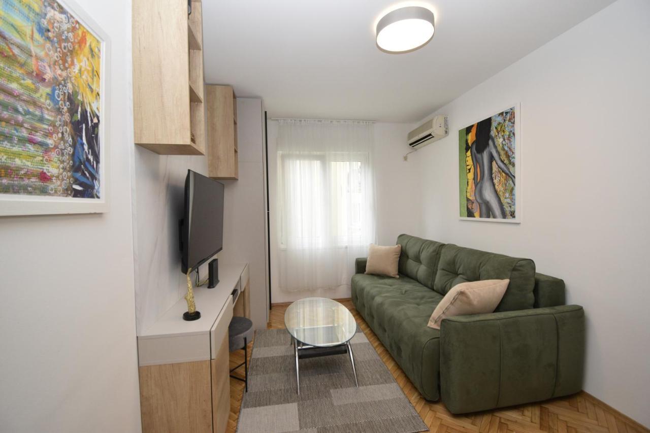 Studio Apartment Art Zone พอดโกริกา ภายนอก รูปภาพ