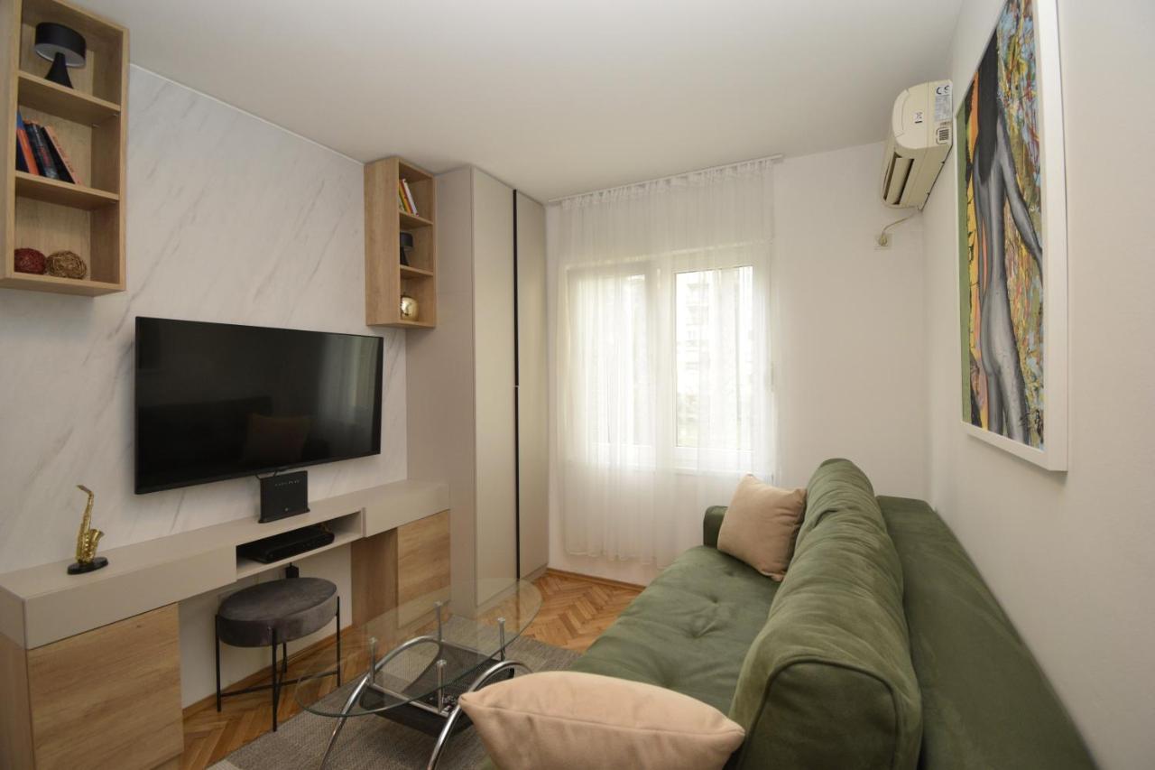 Studio Apartment Art Zone พอดโกริกา ภายนอก รูปภาพ