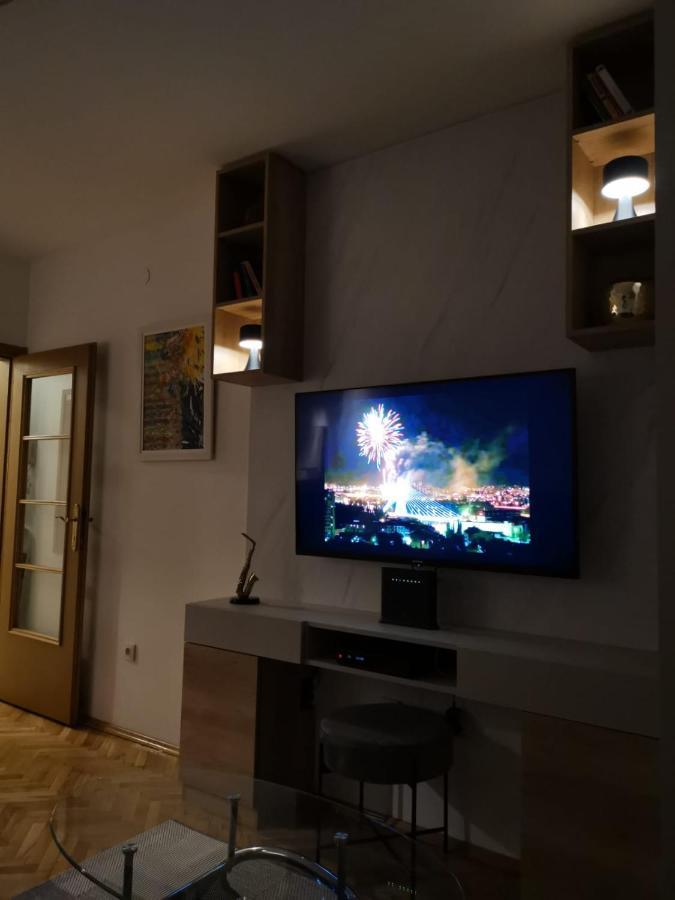 Studio Apartment Art Zone พอดโกริกา ภายนอก รูปภาพ