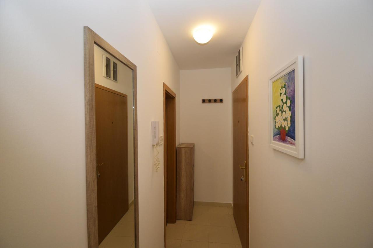 Studio Apartment Art Zone พอดโกริกา ภายนอก รูปภาพ