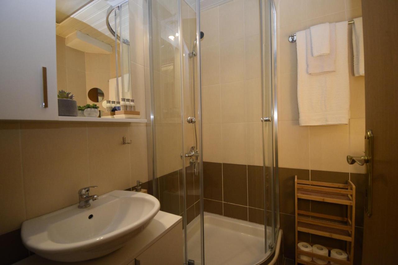 Studio Apartment Art Zone พอดโกริกา ภายนอก รูปภาพ